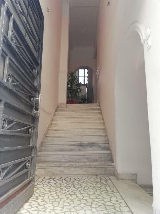 אתונה דירות באזור Exarchia, בגודל 80 מר, עם 3 חדרי שינה ו- 1 חדרי רחצה פרטיים מראה חיצוני תמונה